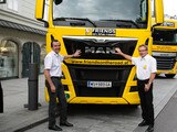 Zeigen, was der Lkw kann: Die beiden Landtagsabgeordneten und Transportunternehmer Alfred Frauscher (links) und Wolfgang Klinger.  cityfoto/Dr. Roland Pelzl