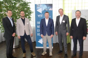 v.l.n.r.: Bernhard Schmaldienst (Transporeon), Georg Reisinger (LogServ), Ralf Schweighöfer (DHL Express), Andreas Breinbauer (FH des BFI Wien) und Alexander Till (Hafen Hamburg)Copyright: VNL